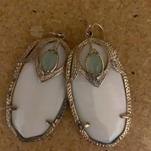 White and chalcedony Kendra Scott earrings - Picture 4 of 4
